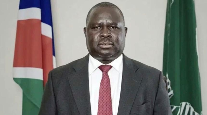 Tartışmaya neden olmuştu! Seçimi kazanan siyasetçi ismini sildi! 