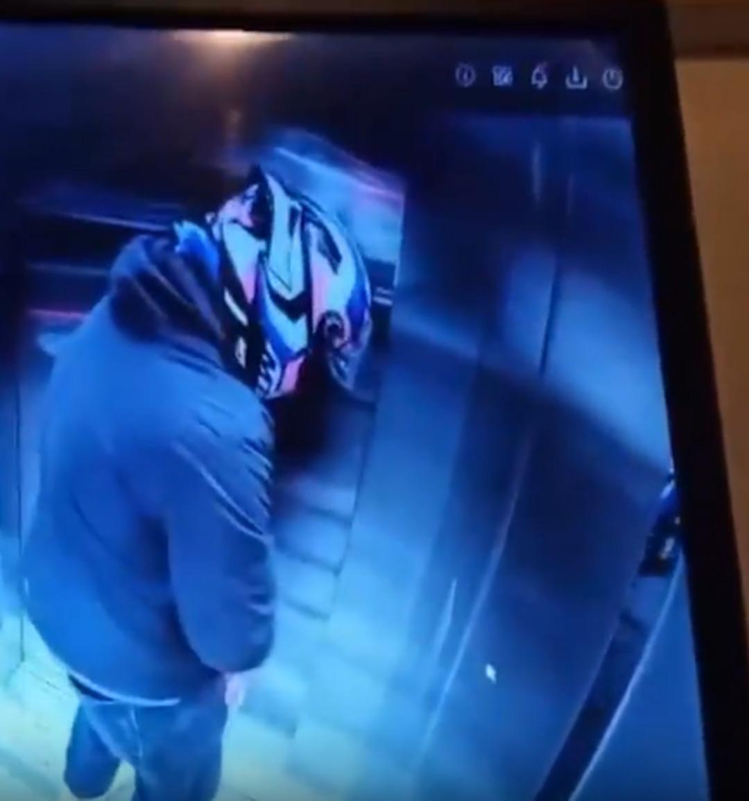 İğren&ccedil; olay! Yemek siparişini g&ouml;t&uuml;rd&uuml;, asans&ouml;re binince bakın ne yaptı!  1