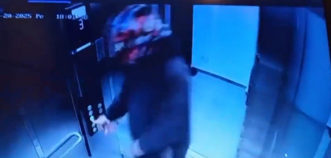 İğren&ccedil; olay! Yemek siparişini g&ouml;t&uuml;rd&uuml;, asans&ouml;re binince bakın ne yaptı!  2