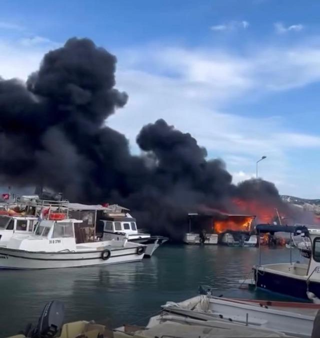 Çeşme’deki yangında 7 tekne alevlere teslim oldu 6