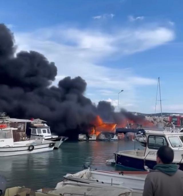 Çeşme’deki yangında 7 tekne alevlere teslim oldu 5