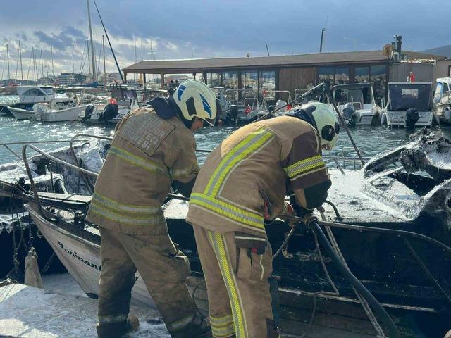 Çeşme’deki yangında 7 tekne alevlere teslim oldu 2