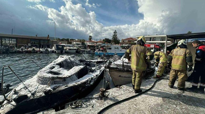 Çeşme’deki yangında 7 tekne alevlere teslim oldu