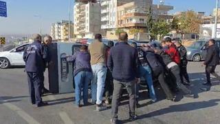 Nizip Otogar Kavşağı’nda çarpışan iki araçta maddi hasar meydana geldi