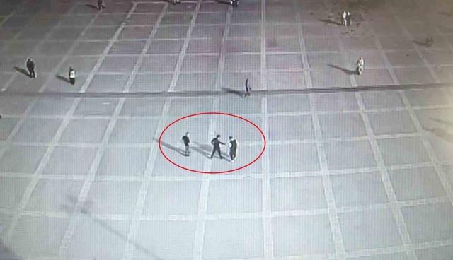 Meydandaki yumruklu kavgayı polis büyümeden önledi 1