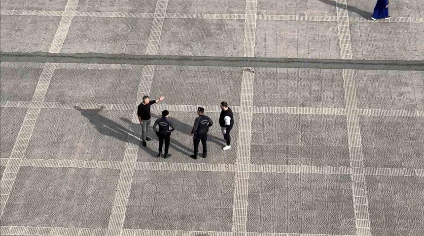 Meydandaki yumruklu kavgayı polis büyümeden önledi