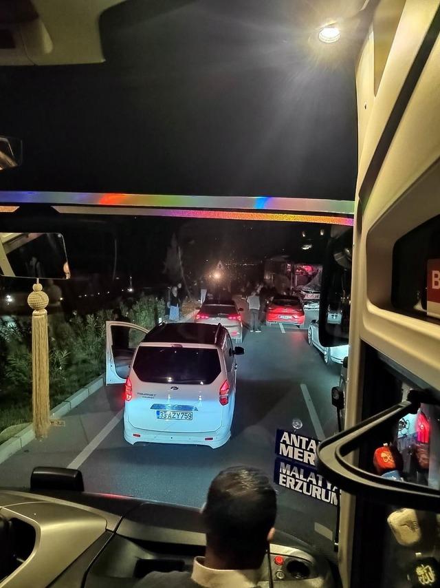 Alanya’da otobüs ile tır çarpıştı: 5 yaralı 3
