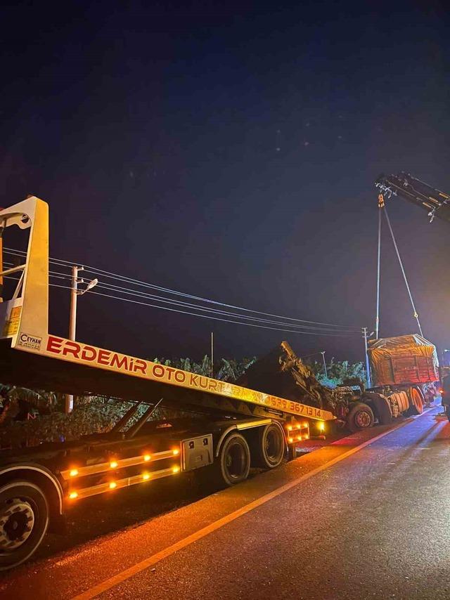 Alanya’da otobüs ile tır çarpıştı: 5 yaralı 2