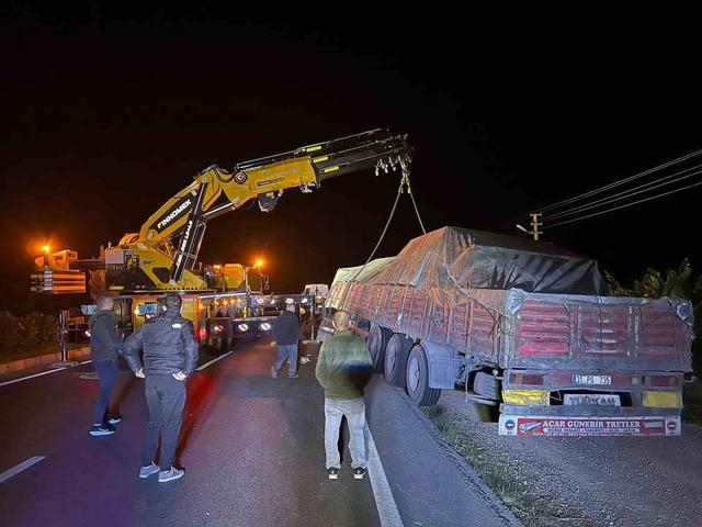 Alanya’da otobüs ile tır çarpıştı: 5 yaralı 1