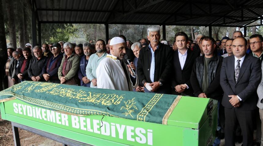 Muğla'da zehirlenme ş&uuml;phesiyle &ouml;len gen&ccedil; kız defnedildi