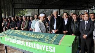 Muğla'da zehirlenme şüphesiyle ölen genç kız defnedildi