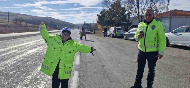 Özel öğrenciler polis üniforması ile denetim yaptı 1