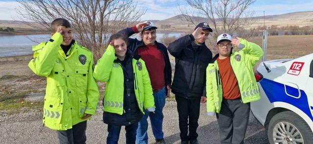 Özel öğrenciler polis üniforması ile denetim yaptı 6