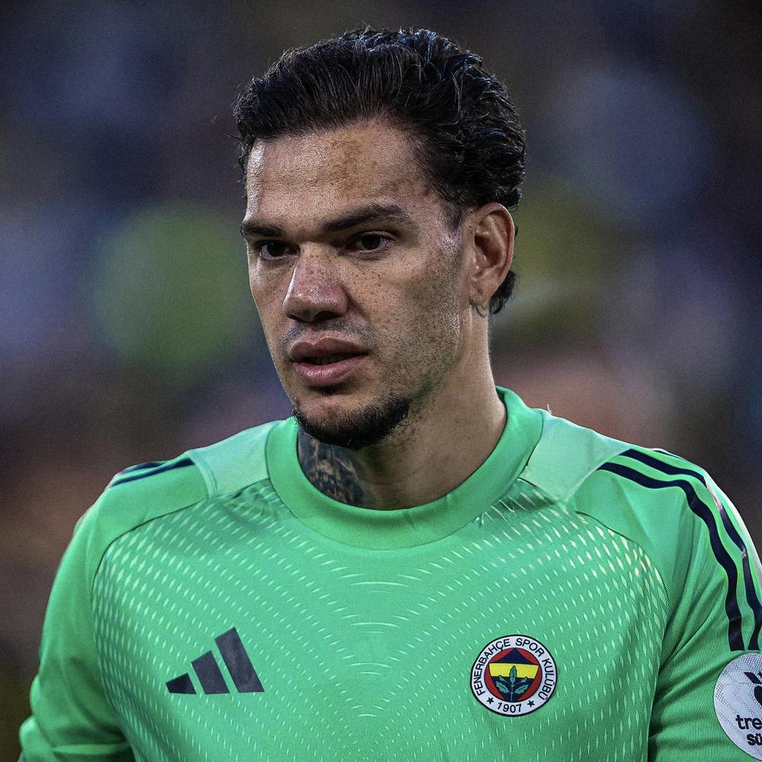 Fenerbahçeli Ederson dan işitme engelli miniğe duygusal hareket! 1