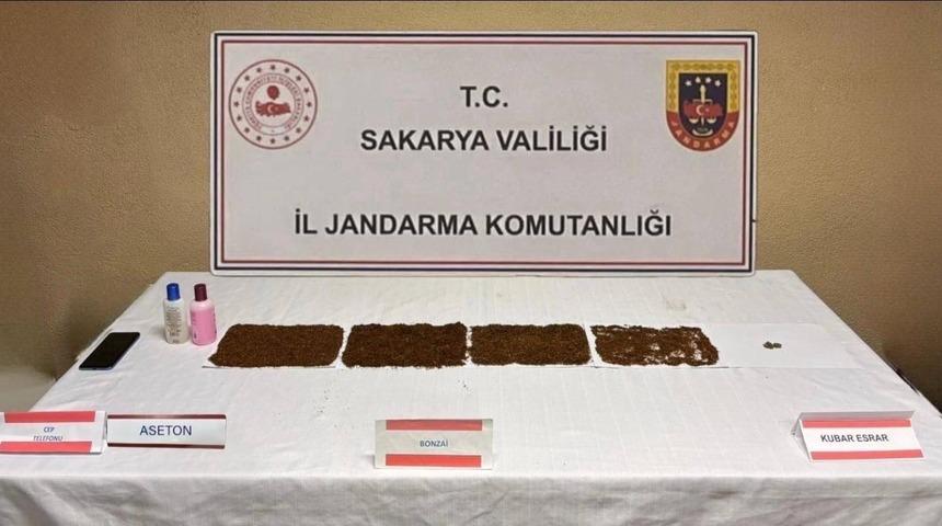 Jandarma uyuşturucuya ge&ccedil;it vermiyor: 1 tutuklama