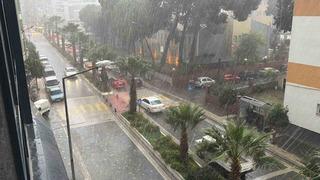 Edremit’te kuvvetli sağanak yağış etkili oluyor