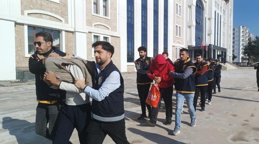 Masaj salonlarına fuhuş operasyonunda 6 kişi tutuklandı