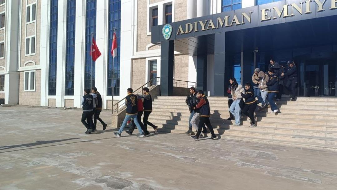 Masaj salonlarına fuhuş operasyonunda 6 kişi tutuklandı 2