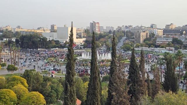 Suriye'de halk, ulusal birlik kutlamaları için meydanları doldurdu