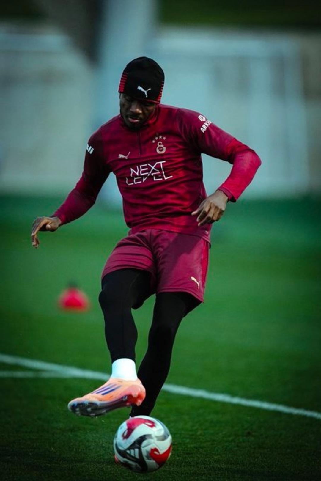 Galatasaray da Fenerbah&ccedil;e derbisi &ouml;ncesi Victor Osimhen sevinci!  1