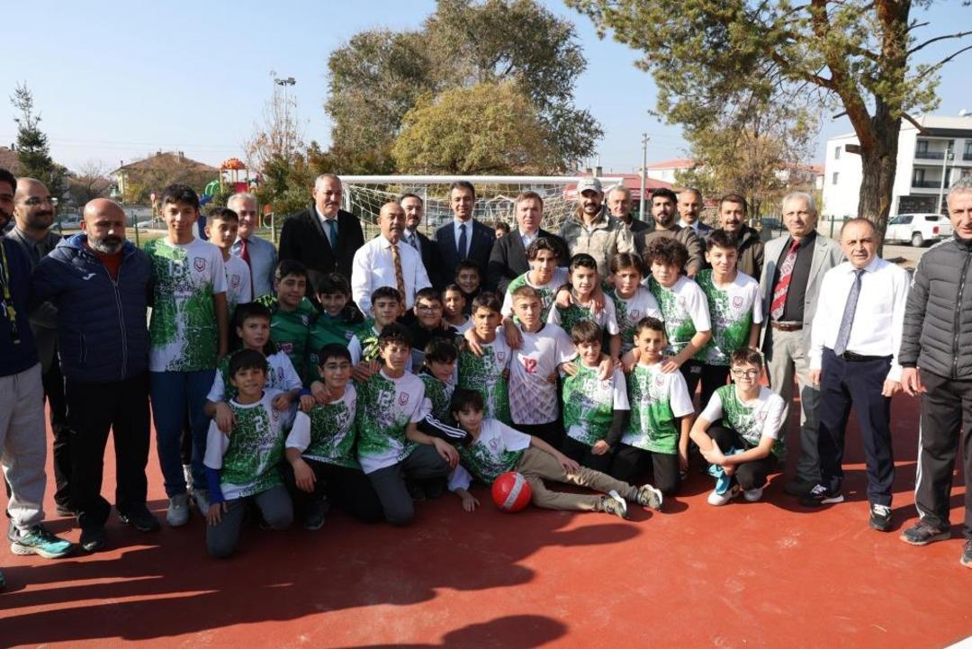 Erzincan’da 101 okulun bahçesine kauçuk zemin yapıldı 1