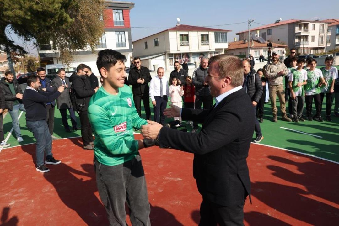 Erzincan’da 101 okulun bahçesine kauçuk zemin yapıldı 3