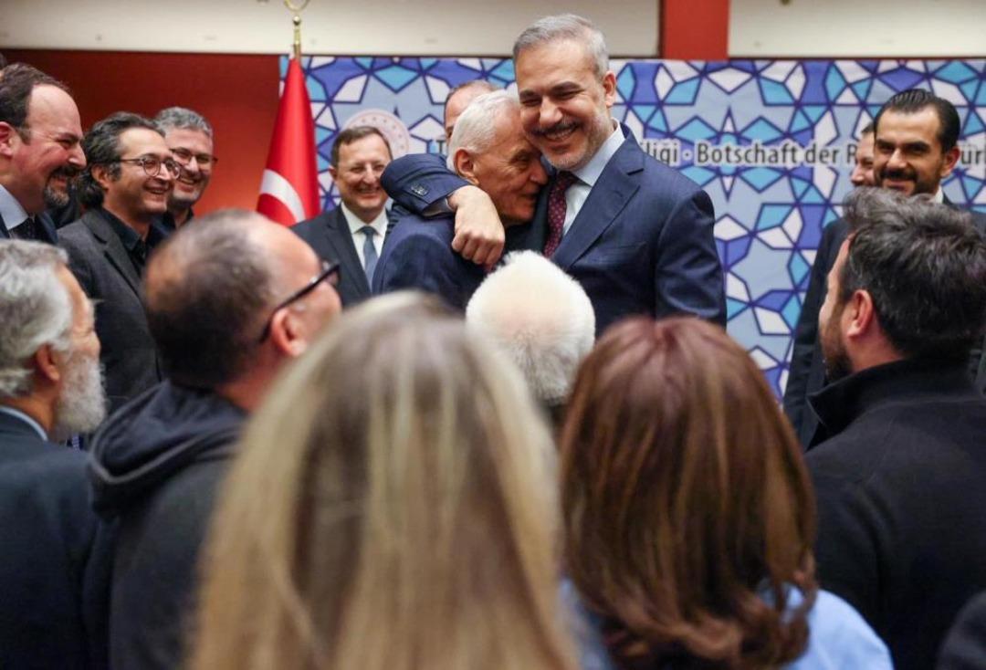 Bakan Fidan, T&uuml;rkiye&rsquo;nin Berlin B&uuml;y&uuml;kel&ccedil;iliğini ziyaret etti 2