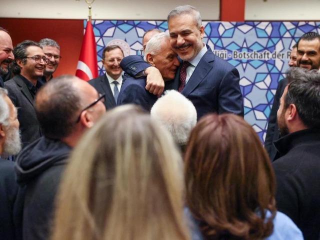 Bakan Fidan, Türkiye’nin Berlin Büyükelçiliğini ziyaret etti