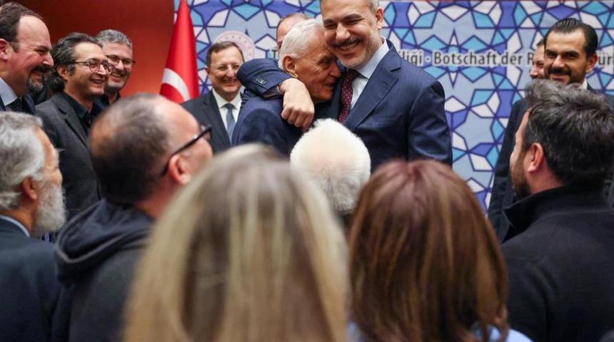 Bakan Fidan, T&uuml;rkiye&rsquo;nin Berlin B&uuml;y&uuml;kel&ccedil;iliğini ziyaret etti