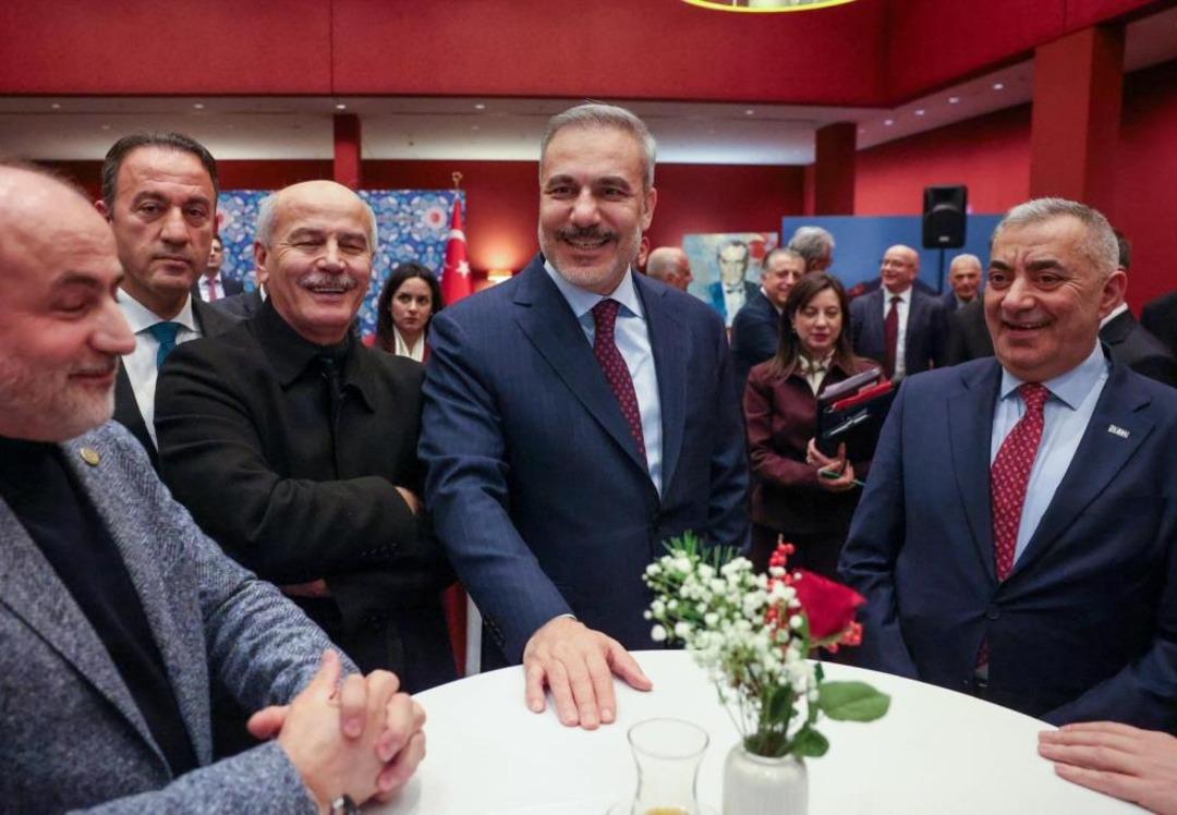 Bakan Fidan, T&uuml;rkiye&rsquo;nin Berlin B&uuml;y&uuml;kel&ccedil;iliğini ziyaret etti 1