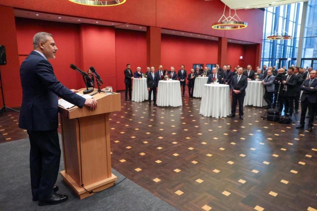 Bakan Fidan, T&uuml;rkiye&rsquo;nin Berlin B&uuml;y&uuml;kel&ccedil;iliğini ziyaret etti 4