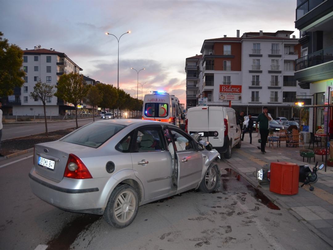 Park halindeki 3 araca çarpan alkollü sürücü, sağlık çalışanına "Beni morga götürün" dedi 3
