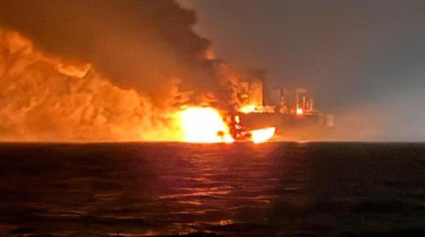 Karadeniz a��klar�nda pe� pe�e patlamalar! �ki gemi isabet ald�: "Patlama d�� etkenli