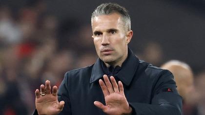 Oğlunu oyuna alan Robin van Persie'ye skandal suçlama!