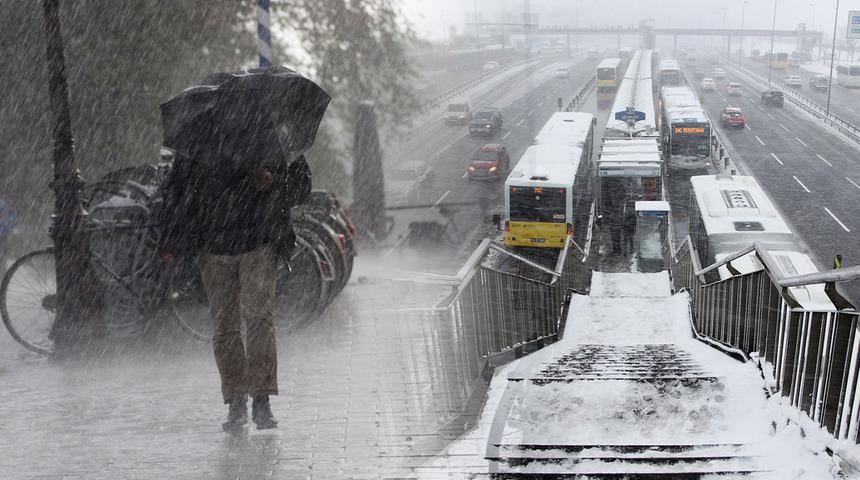 MGM'den turuncu ve sarı kodlu uyarılar: 8 kente dikkat! Kuvvetli sağanak ve kar geliyor!