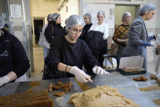 İtalyan Erasmus öğrencileri Gümüşhane’de pestil-köme ustası oldu 8
