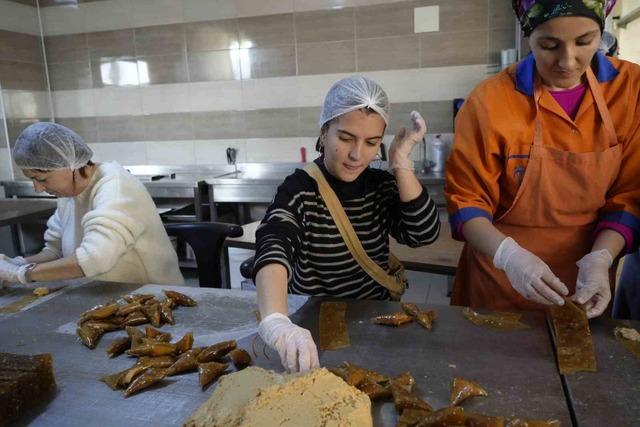 İtalyan Erasmus öğrencileri Gümüşhane’de pestil-köme ustası oldu 7