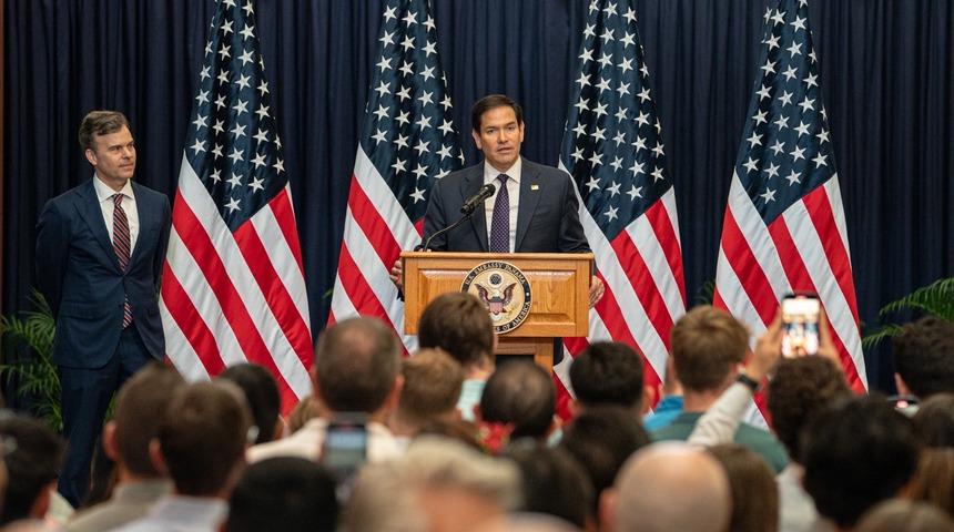 ABD’de Afgan pasaport sahiplerine vize verilmesi askıya alındı