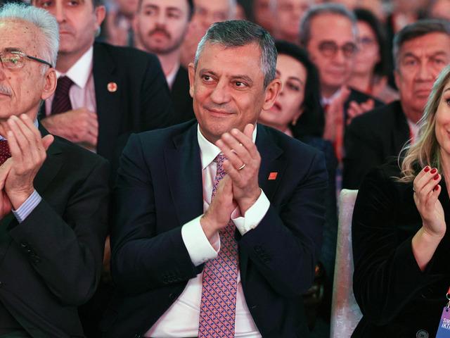 Bir TIR dolusu 25,1 milyon imza! CHP Kurultayı'nda sürpriz hamle, gören bir daha baktı