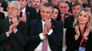 Bir TIR dolusu 25,1 milyon imza! CHP Kurultayı'nda sürpriz hamle, gören bir daha baktı