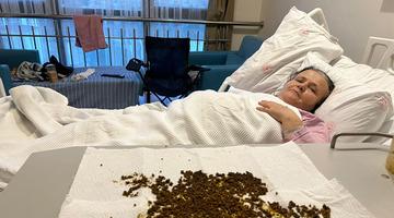 'Taş kadın' gündem oldu! Karın ağrısıyla gitti: 20 bin taş çıkarıldı 