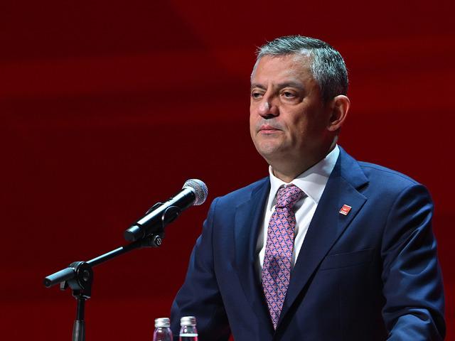 Özgür Özel’in konuşmasında 'Kılıçdaroğlu' mesajı! Yeniden genel başkan seçildi