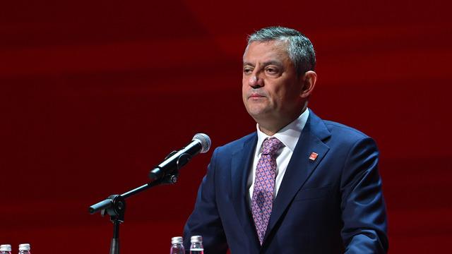 Özgür Özel’in konuşmasında 'Kılıçdaroğlu' mesajı! Yeniden genel başkan seçildi