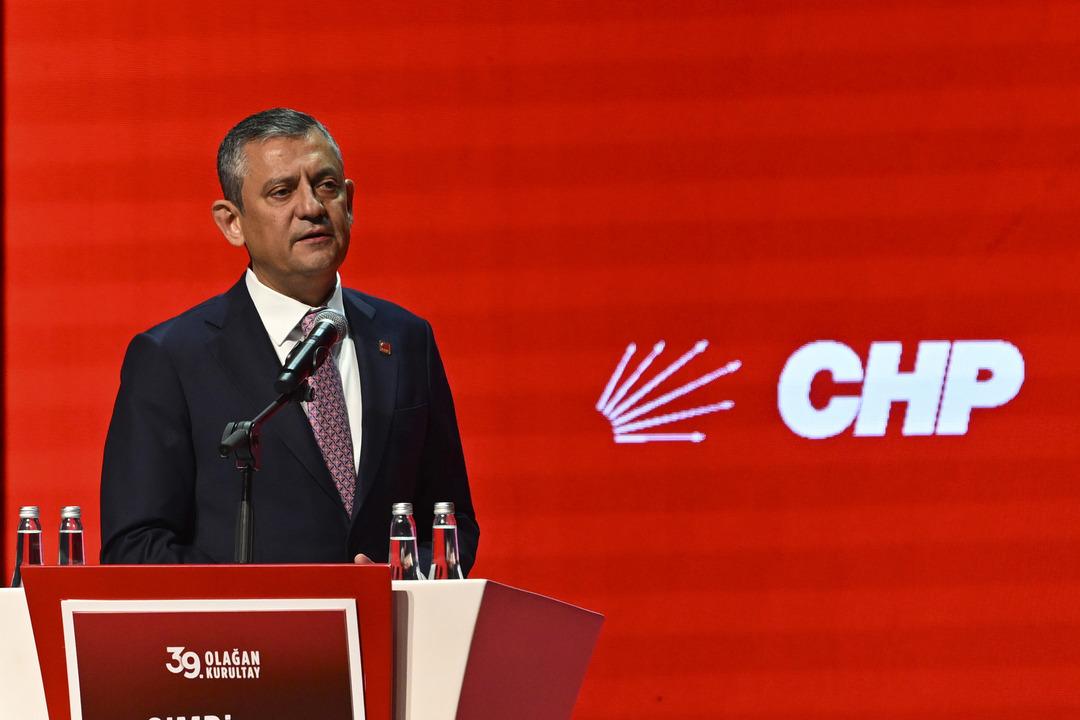 Özgür Özel’in konuşmasında Kılıçdaroğlu mesajı! Yeniden genel başkan seçildi 2