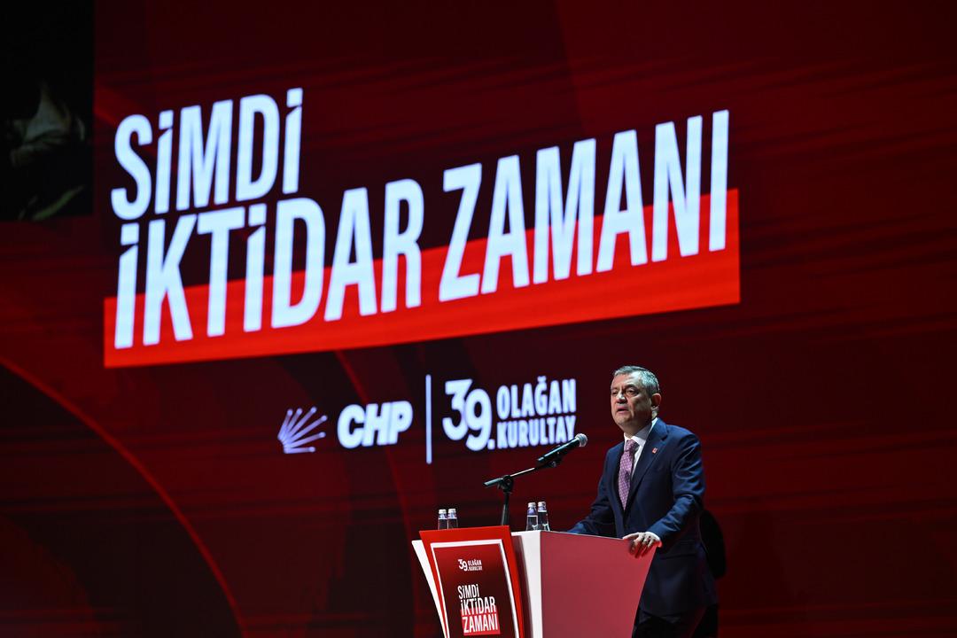 Özgür Özel’in konuşmasında Kılıçdaroğlu mesajı! Yeniden genel başkan seçildi 3