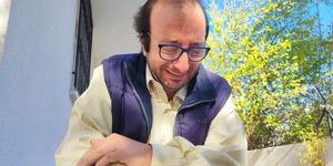 Ailesini kaybetti, tefeciler peşinde