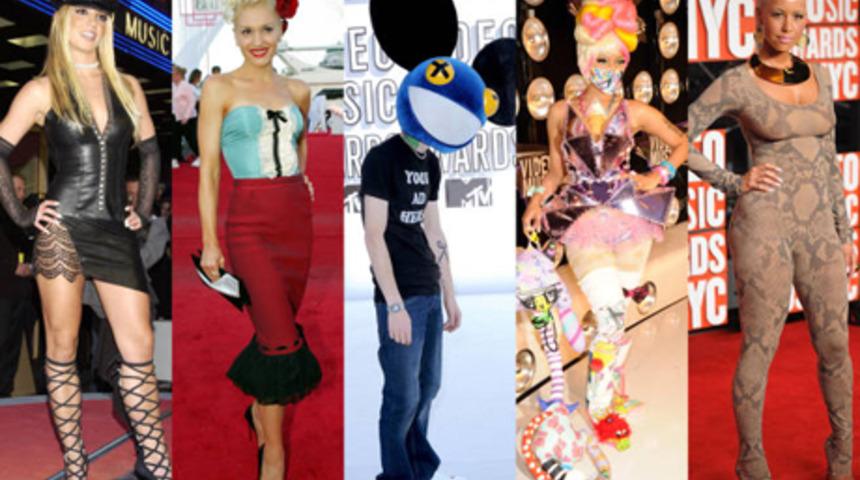 Gelmiş gelmiş en ilgin&ccedil; MTV kırmızı halı kıyafetleri