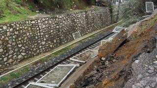 Bandırma'da tren yolu istinat duvarı çöktü