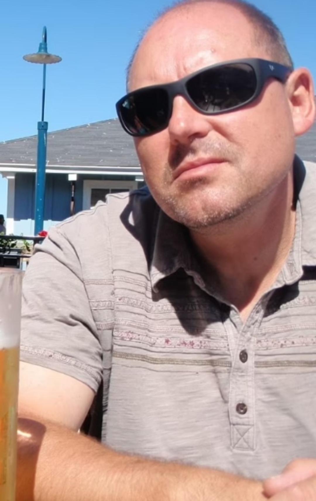 Babasının sevgilisinin fotoğraflarını müstehcen sitede paylaştı! Hayatı altüst oldu 1