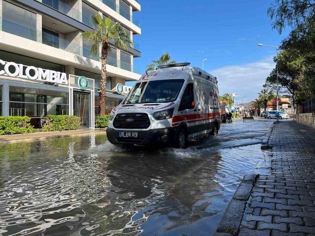 Sağanak yağış &Ccedil;eşme&rsquo;de sele neden oldu 7